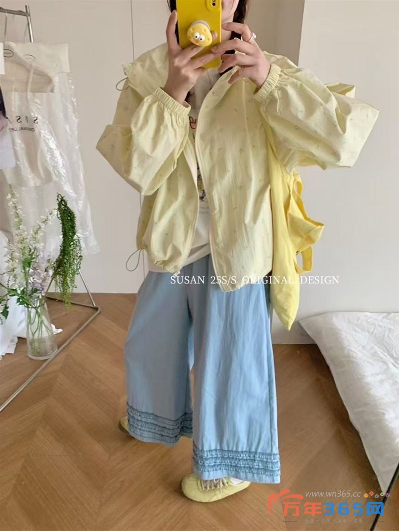 步行街俏丽儿女装招聘店员一名，18到28，有经验者优先